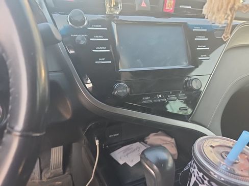 Used 2019 Toyota Camry SE FWD image 16