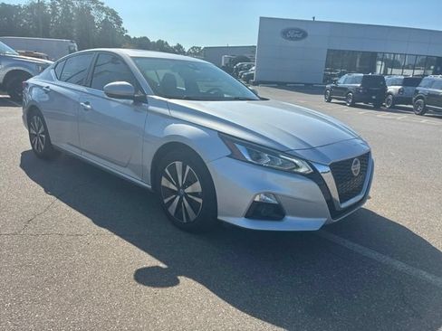 Used 2019 Nissan Altima 2.5 SV FWD image 1