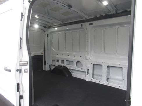Used 2025 Ford E-Transit 148 Medium Roof image 6