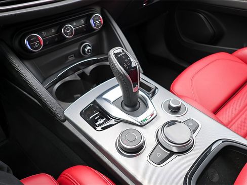 Used 2024 Alfa Romeo Stelvio Ti w/ Performance Driving Package image 16