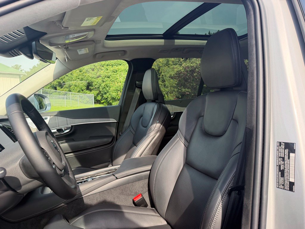 Used 2025 Volvo XC90 T8 Ultra AWD/4WD image 11