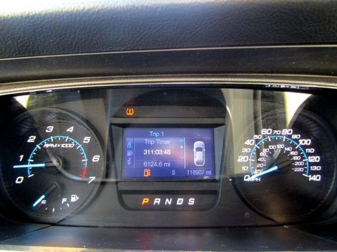Used 2016 Ford Taurus SE image 8