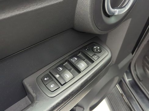 Used 2011 Dodge Nitro Heat image 25