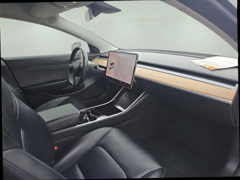 Used 2018 Tesla Model 3 Long Range image 16