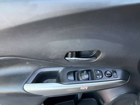 Used 2019 Nissan Kicks SR w/ SR Premium Package FWD image 10