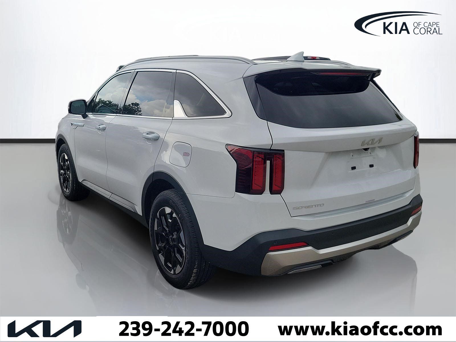 Certified 2025 Kia Sorento S w/ Panoramic Sunroof Package FWD image 4
