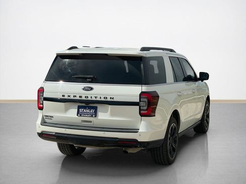 Used 2023 Ford Expedition Limited AWD/4WD image 7