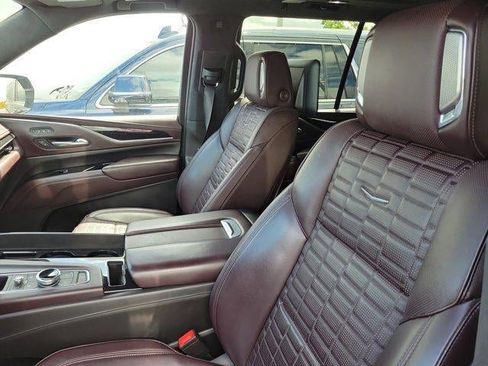 Used 2022 Cadillac Escalade Premium Luxury Platinum image 8
