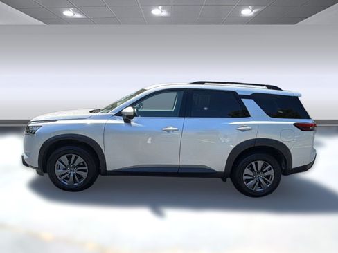 Used 2025 Nissan Pathfinder SV AWD/4WD image 2