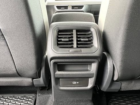 New 2025 Volkswagen Taos SE image 33