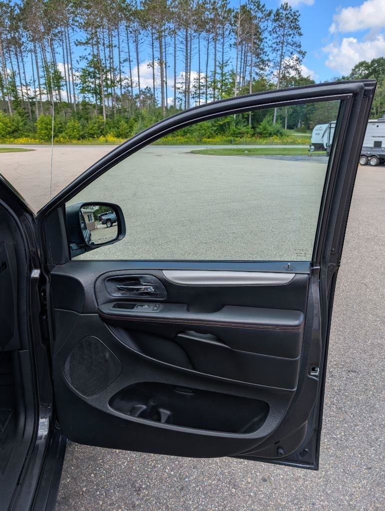 Used 2019 Dodge Grand Caravan GT FWD image 18