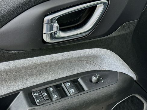 Used 2022 Jeep Compass Latitude image 15