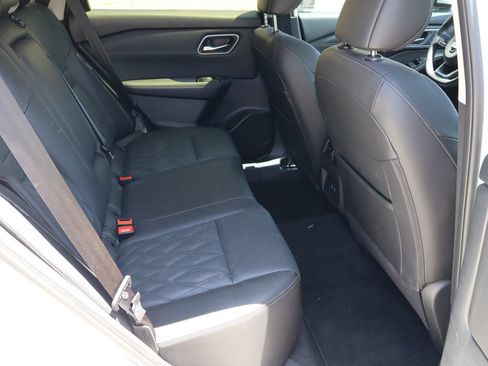 Used 2024 Nissan Rogue Platinum FWD image 18