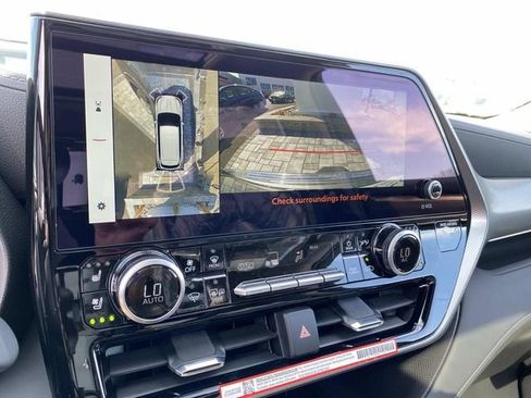 New 2026 Toyota Highlander Platinum AWD/4WD image 10