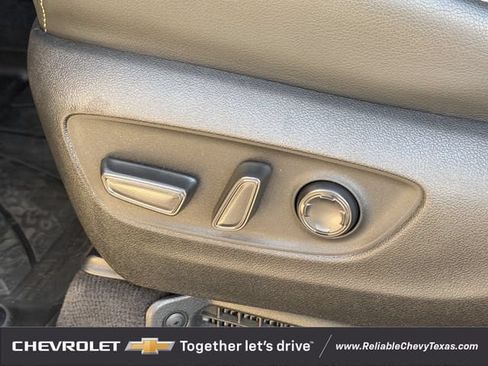 Used 2025 Toyota Sienna Platinum AWD/4WD image 29