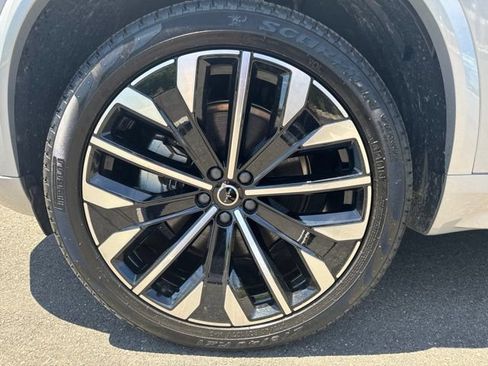 Certified 2025 Volvo XC90 B6 Plus AWD/4WD image 9