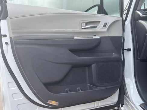 Used 2023 Toyota Sienna Limited image 14