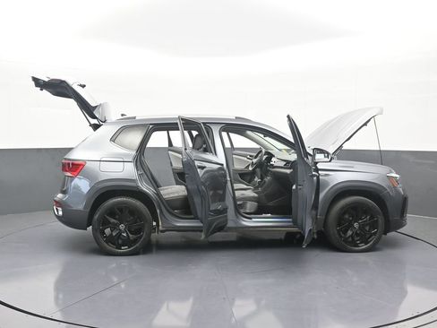 Used 2022 Volkswagen Taos SEL w/ Panoramic Sunroof Package image 73