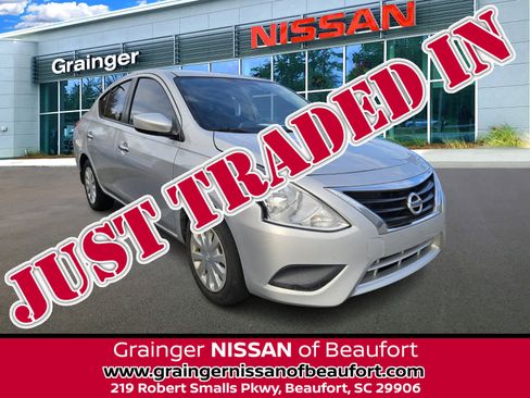 Used 2018 Nissan Versa SV image 1