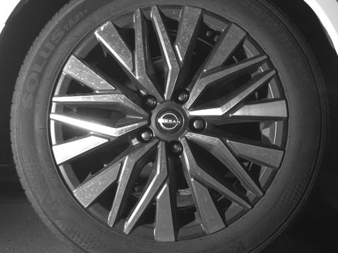 Used 2025 Nissan Altima 2.5 SV FWD image 15