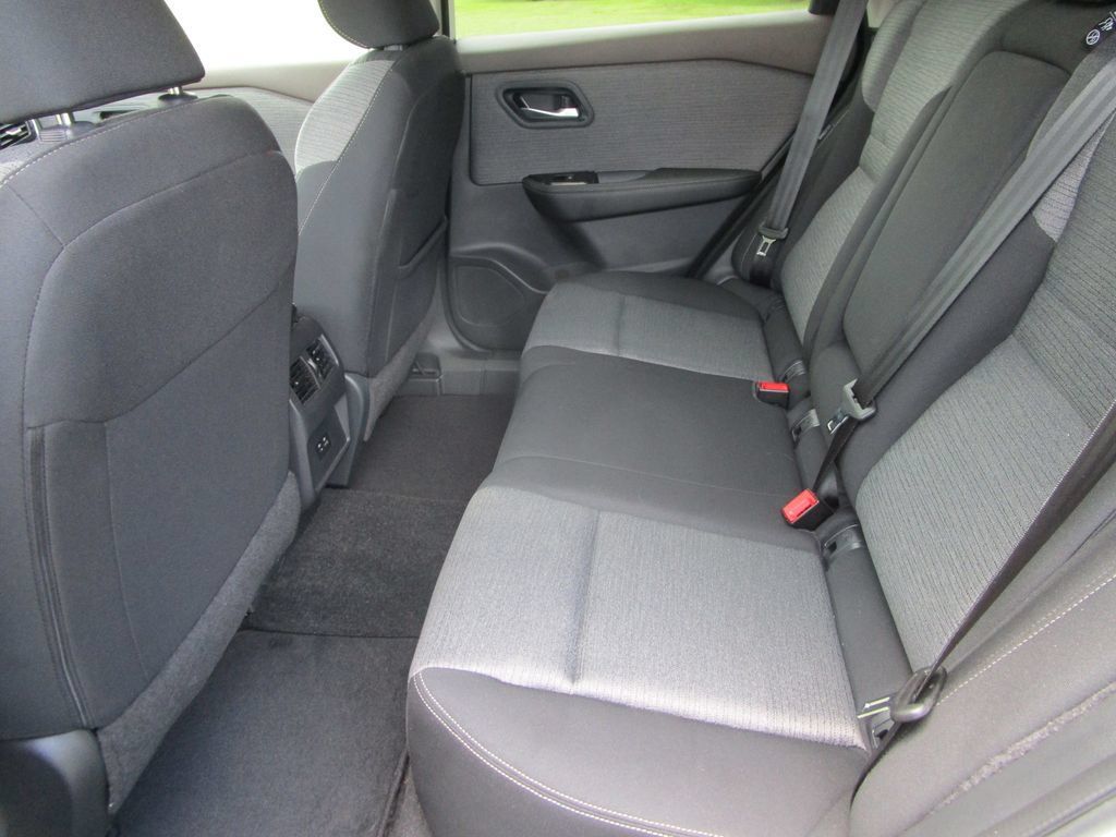 Used 2023 Nissan Rogue SV FWD image 18
