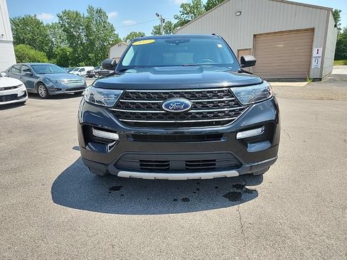 Used 2022 Ford Explorer XLT AWD/4WD image 12
