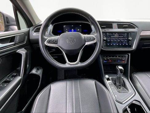 Used 2022 Volkswagen Tiguan SE image 8