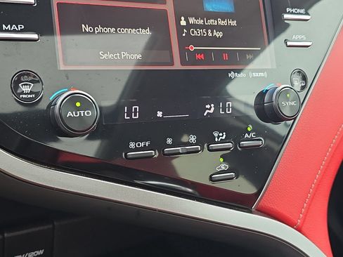 Used 2020 Toyota Camry XSE FWD image 21