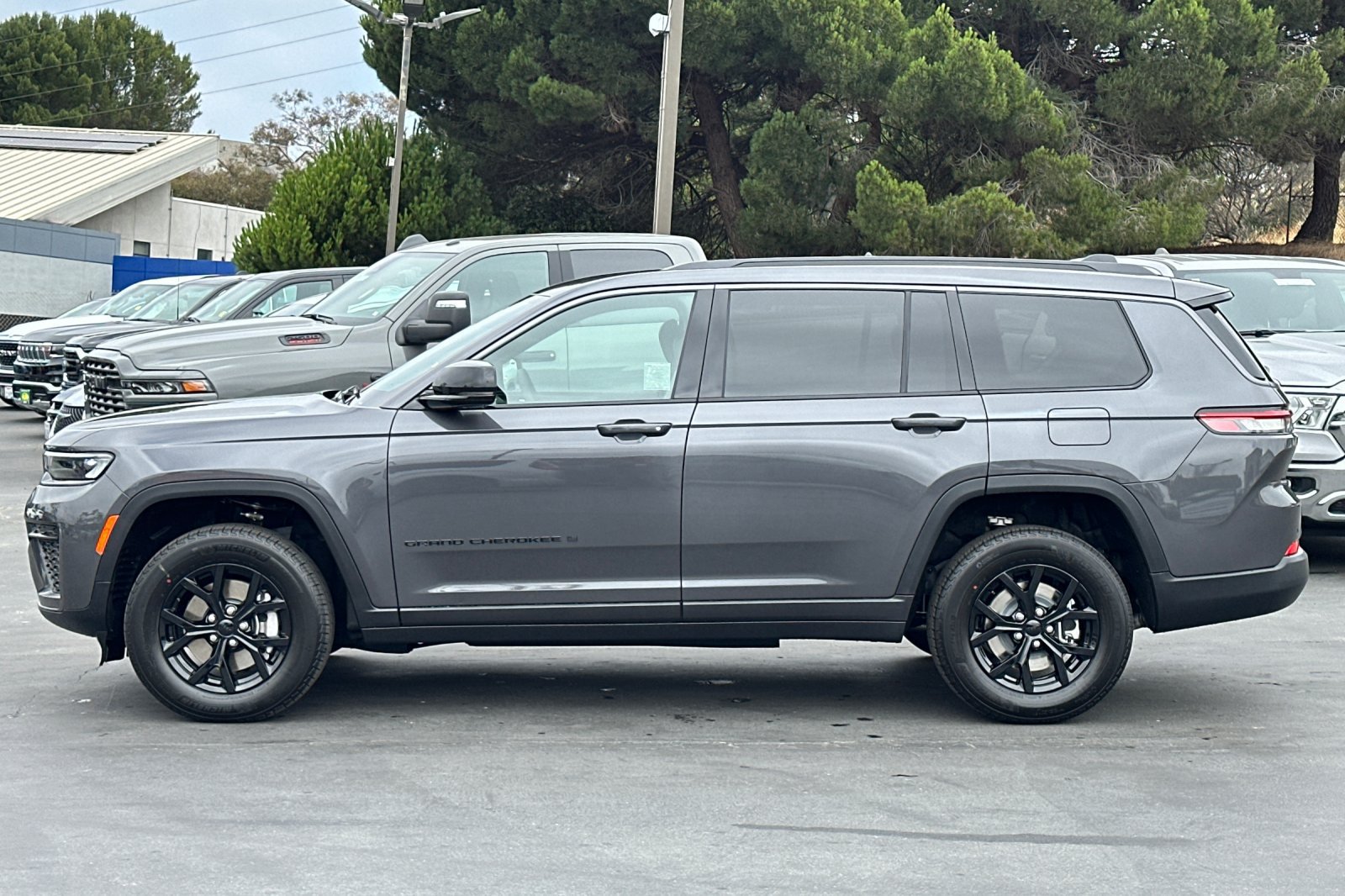 New 2026 Jeep Grand Cherokee L 4WD image 7