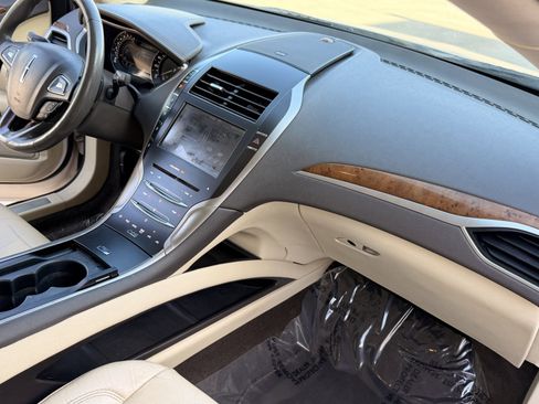 Used 2014 Lincoln MKZ AWD image 21