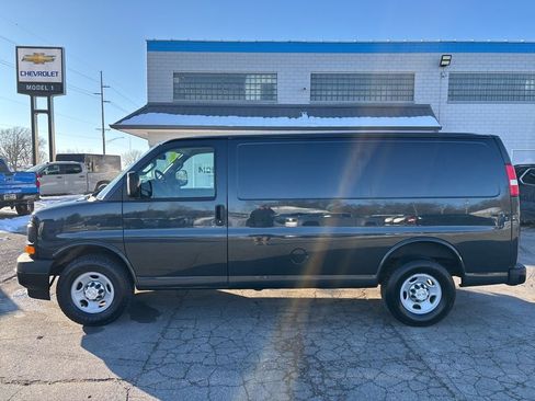 Used 2017 Chevrolet Express 2500 image 5