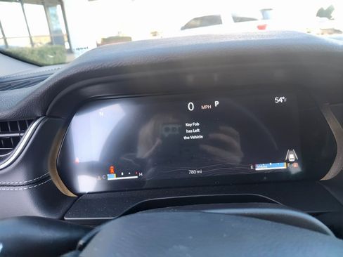 Used 2025 Jeep Grand Cherokee Altitude image 14