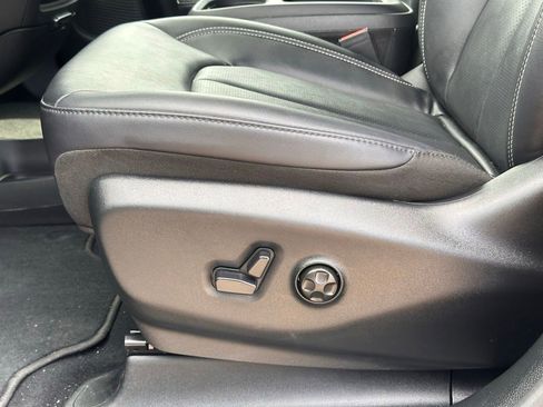 Used 2026 Chrysler Pacifica Select image 24