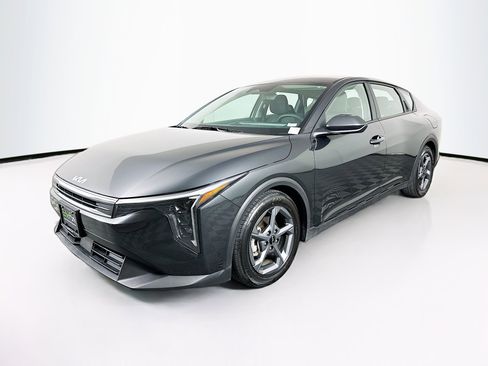 Used 2025 Kia K4 LXS image 3