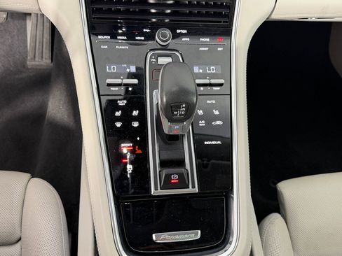 Used 2021 Porsche Panamera image 18