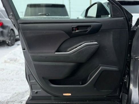 Used 2024 Toyota Highlander LE image 10