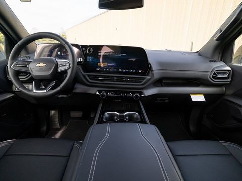 New 2025 Chevrolet Silverado EV LT image 9