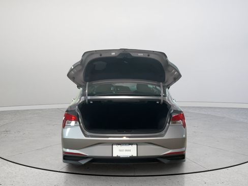 Used 2023 Hyundai Elantra SEL w/ Convenience Package FWD image 11