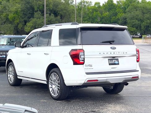 Used 2024 Ford Expedition Platinum AWD/4WD image 3