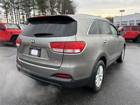 Used 2016 Kia Sorento LX w/ LX Convenience Package image 5