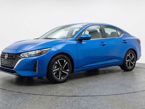 Used 2025 Nissan Sentra SV image 3