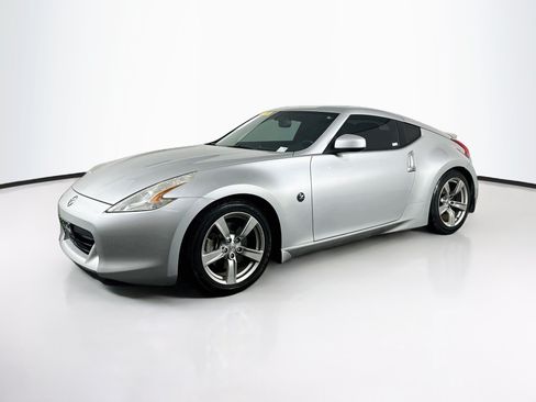 Used 2009 Nissan 370Z Touring w/ Aerodynamics Pkg RWD image 3