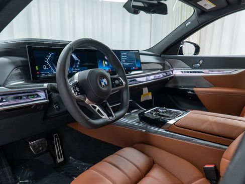 Used 2025 BMW 760i xDrive w/ Executive Package image 13