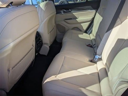 New 2025 Jeep Grand Cherokee Limited w/ Luxury Tech Group II RWD image 22