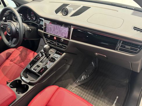 Certified 2025 Porsche Macan image 25