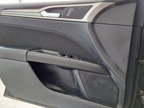 Used 2019 Ford Fusion SE FWD image 20