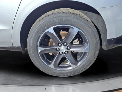 Used 2019 Buick Enclave Essence FWD image 17