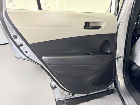 Used 2024 Toyota Corolla Cross L FWD image 25