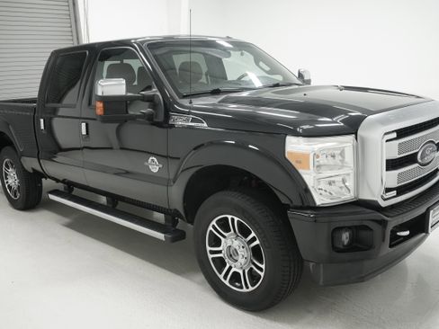 Used 2013 Ford F250 Platinum w/ FX4 Off Road Pkg AWD/4WD image 3