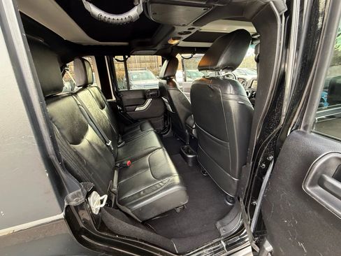 Used 2015 Jeep Wrangler Unlimited Rubicon w/ Connectivity Group image 20